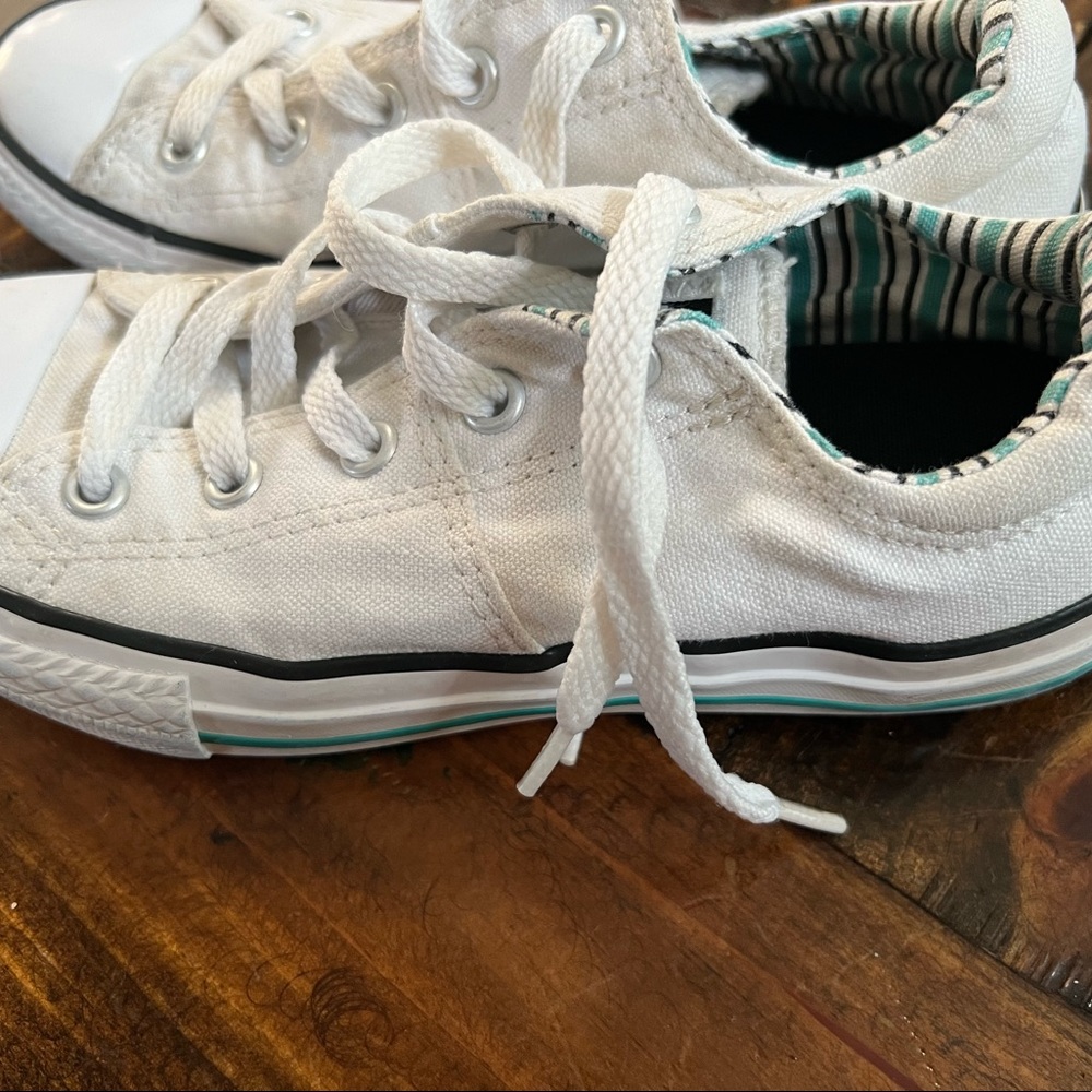 Girls youth converse shoes size 1.